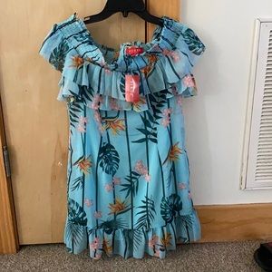 NWT size Medium off the shoulders Guess Dress